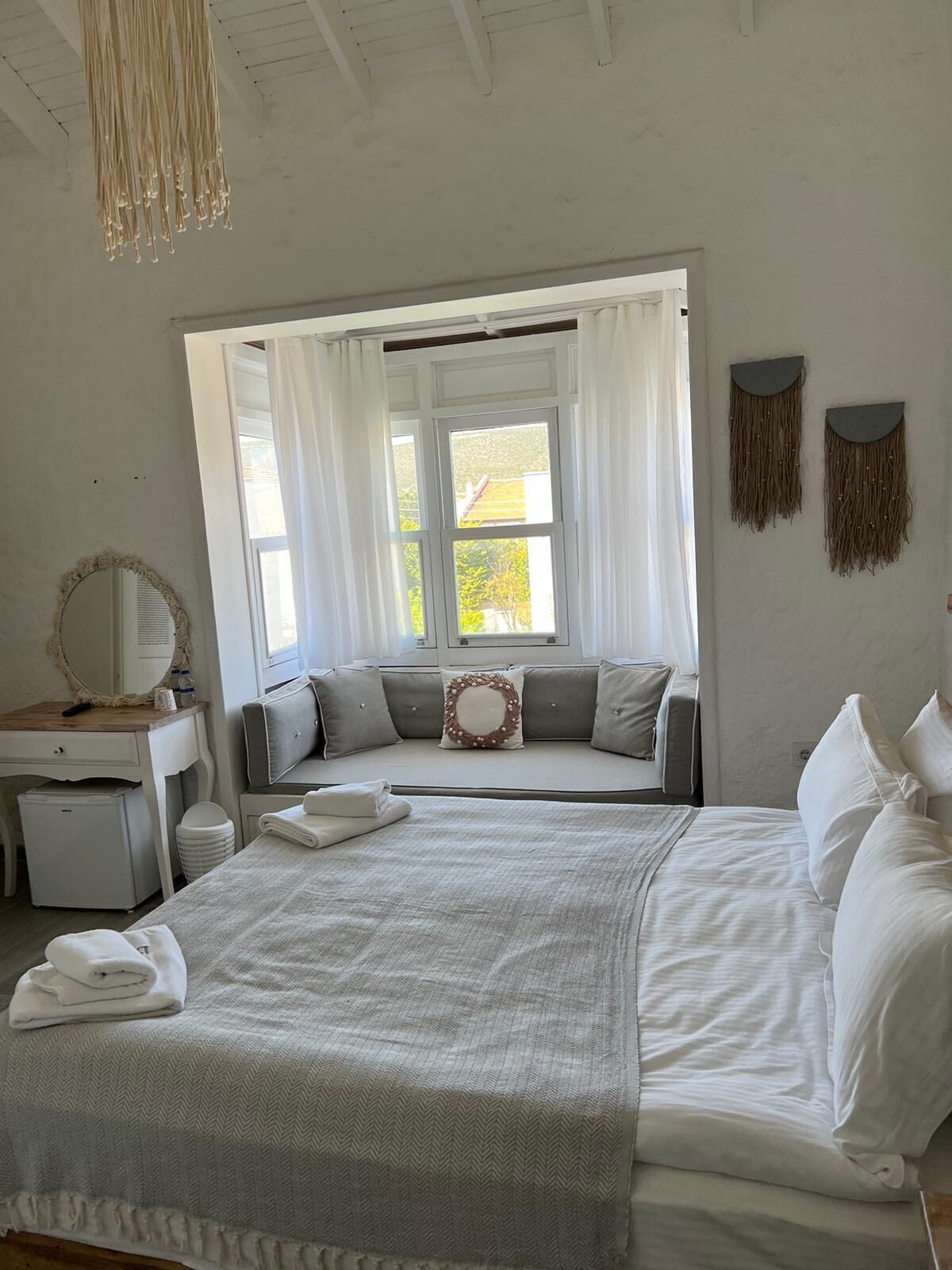 Minibar, free WiFi, bed sheets