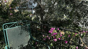 Standard Room with Balcony | Minibar, kostenloses WLAN, Bettwäsche