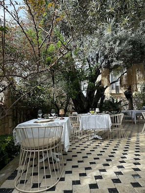 Minibar, free WiFi, bed sheets - BOREAS BUTİK OTEL (Cesme)