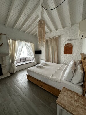 Grand Room | Minibar, free WiFi, bed sheets - BOREAS BUTİK OTEL (Cesme)