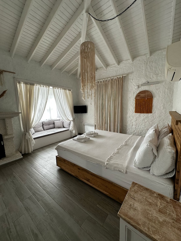 Grand Room | Minibar, free WiFi, bed sheets - BOREAS BUTİK OTEL (Cesme)