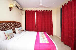 Luxury Room | Free WiFi, bed sheets
