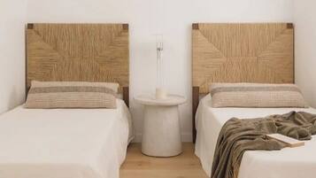 4 slaapkamers, een bureau, een strijkplank/strijkijzer, gratis wifi