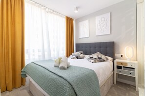 Ferros/tábuas de passar roupa, berço de viagem, Wi-Fi, roupa de cama