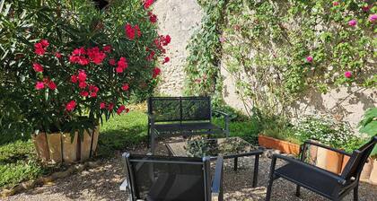 Gîte Les Fleurs, Périgord Pourpre - Le Fleix - Apartment and swimming pool