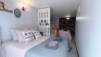 1 chambre, fer et planche à repasser, Wi-Fi gratuit, draps fournis