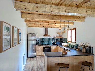 COMFORTABLE CHALET - QUIET AND CLOSE TO EVERYTHING