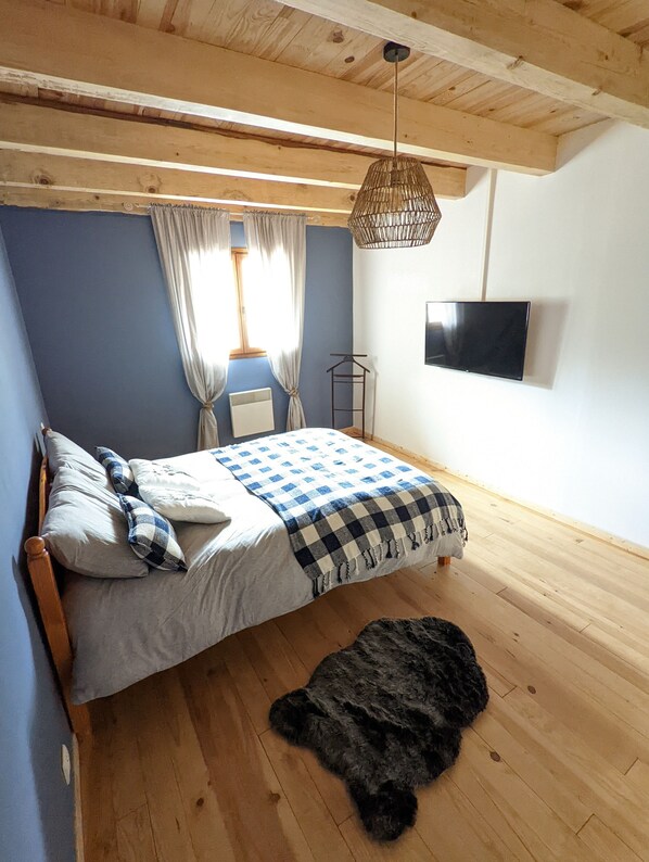 3 makuuhuonetta, vauvan matkasänky, ilmainen Wi-Fi, vuodevaatteet