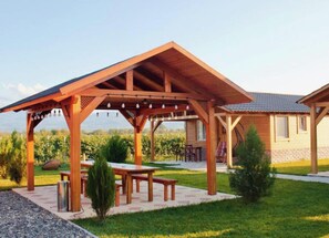 Outdoor dining - Finca Idoize Camping Hotel (Kvemo Alvani)