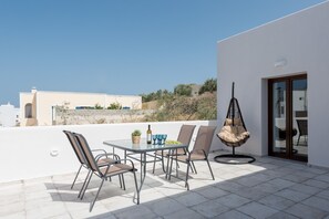Outdoor dining - Elia Residences 2 bedrooms luxury apartment near town (Καρτεραδος)