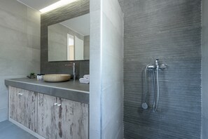 Shower, hair dryer, towels, toilet paper - Elia Residences 2 bedrooms luxury apartment near town (Καρτεραδος)