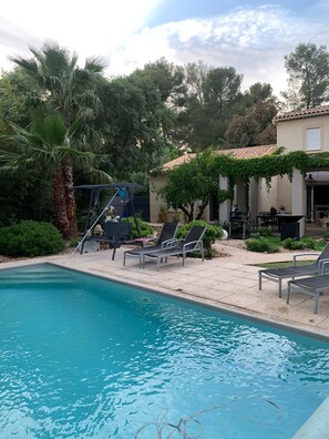 حمّام سباحة خارجي