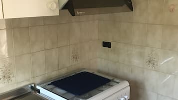 Frigorifero, microonde, forno, macchina per tè/caffè