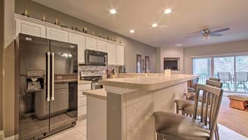 Fridge, microwave, stovetop, dishwasher
