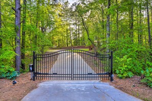 Property grounds - Fire Pit & Dock: Waterfront Lake Sinclair Getaway! (Milledgeville)
