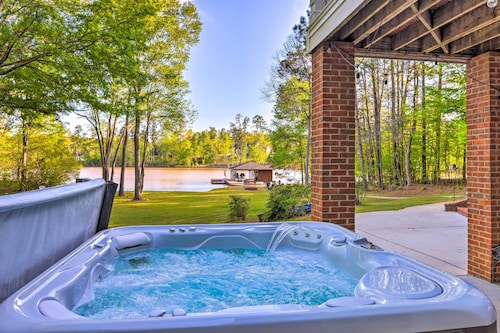 Fire Pit & Dock: Waterfront Lake Sinclair Getaway!