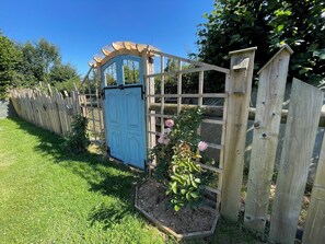 Property grounds - Large TERRACE Gîte, ALL COMFORT, Countryside NEAR HONFLEUR and BEACH (Boulleville)