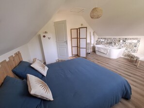 3 bedrooms, iron/ironing board, travel crib, free WiFi