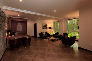 Couples treatment rooms, sauna, steam room, aromatherapy - Montrose Golf Resort & Spa (Somvarpet)