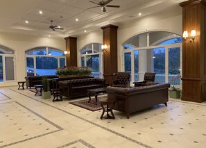 Lobby sitting area - Montrose Golf Resort & Spa (Somvarpet)