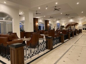 Coffee shop - Montrose Golf Resort & Spa (Somvarpet)