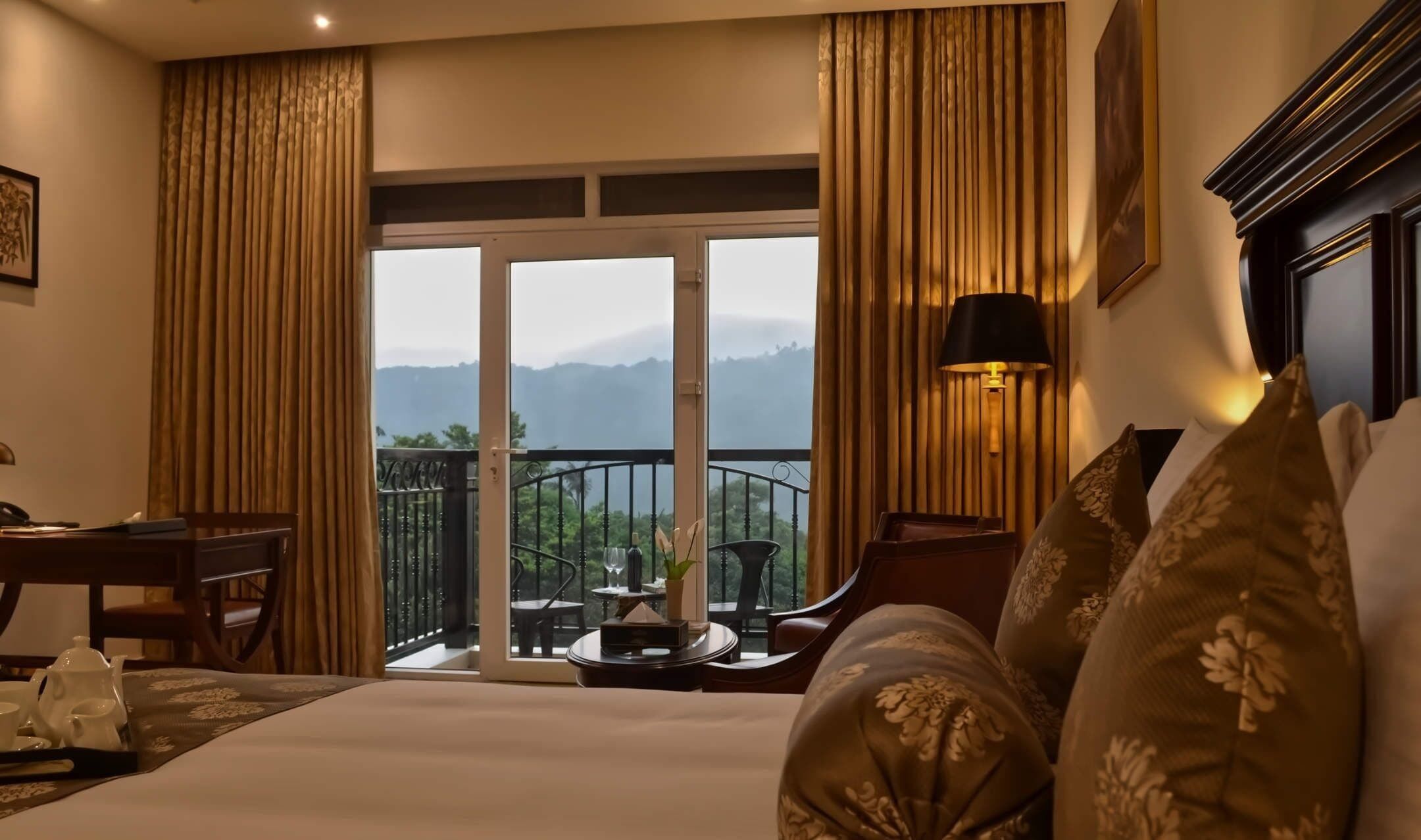 Premium bedding, down comforters, pillowtop beds, minibar