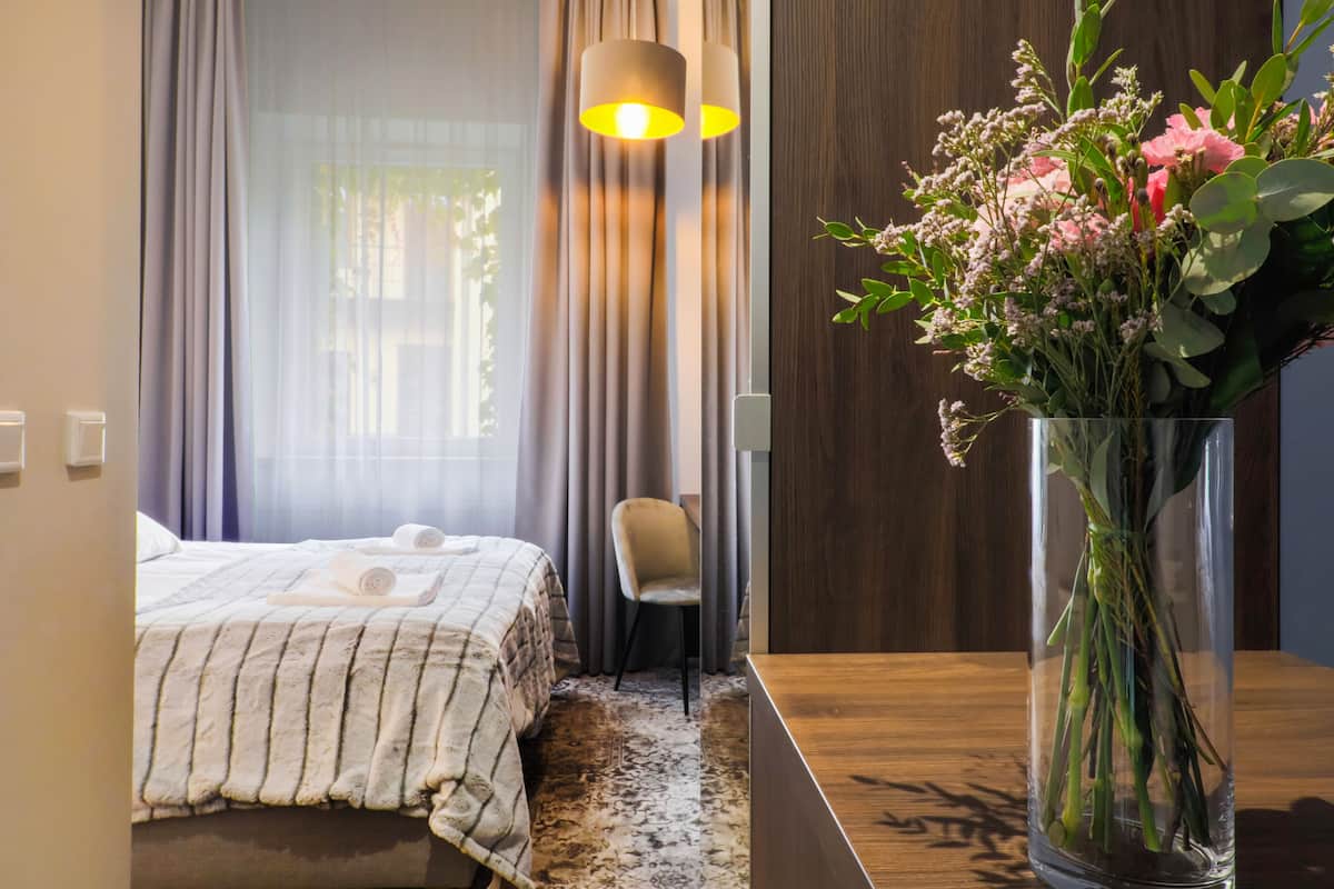 1 bedroom, in-room safe, individually decorated, individually furnished