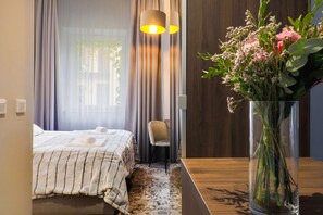 In-room safe, individually decorated, individually furnished, desk - Aparthotel Cracovia Residence (Kraków)