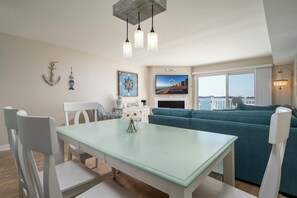 Dining - New for 2022! Bay-front Townhome (Ocean City)
