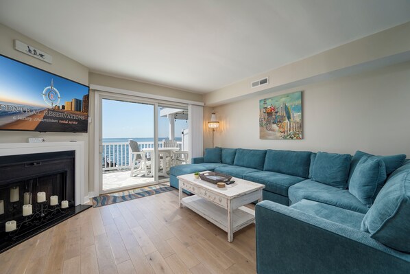 TV - New for 2022! Bay-front Townhome (Ocean City)