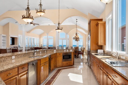 Imperial Palace 12 BR + Pets Stay Free!