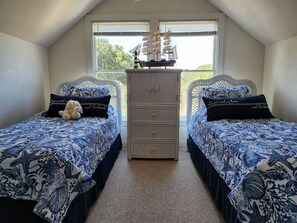 3 slaapkamers, een strijkplank/strijkijzer, gratis wifi, beddengoed
