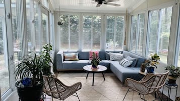 Smart TV, estéreo, monitor de computadora y impresora