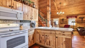 Réfrigérateur, four, plaque de cuisson, grille-pain