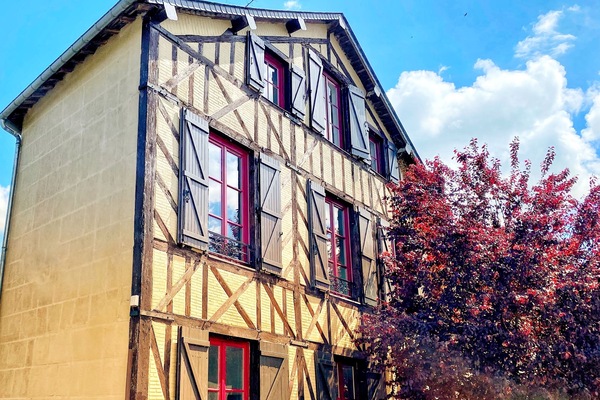 Entire house (an original colombage oak-built house) and riverside terrace