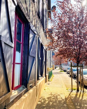 تفاصيل الفندق من الخارج