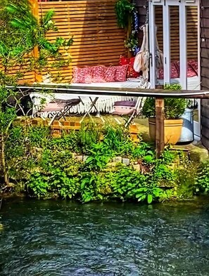 المنطقة المحيطة بالمنشأة