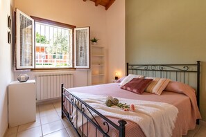 2 bedrooms, WiFi, bed sheets