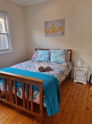 3 bedrooms, iron/ironing board, travel cot, free WiFi - 5 min walk to the Beach! (Rosebud)