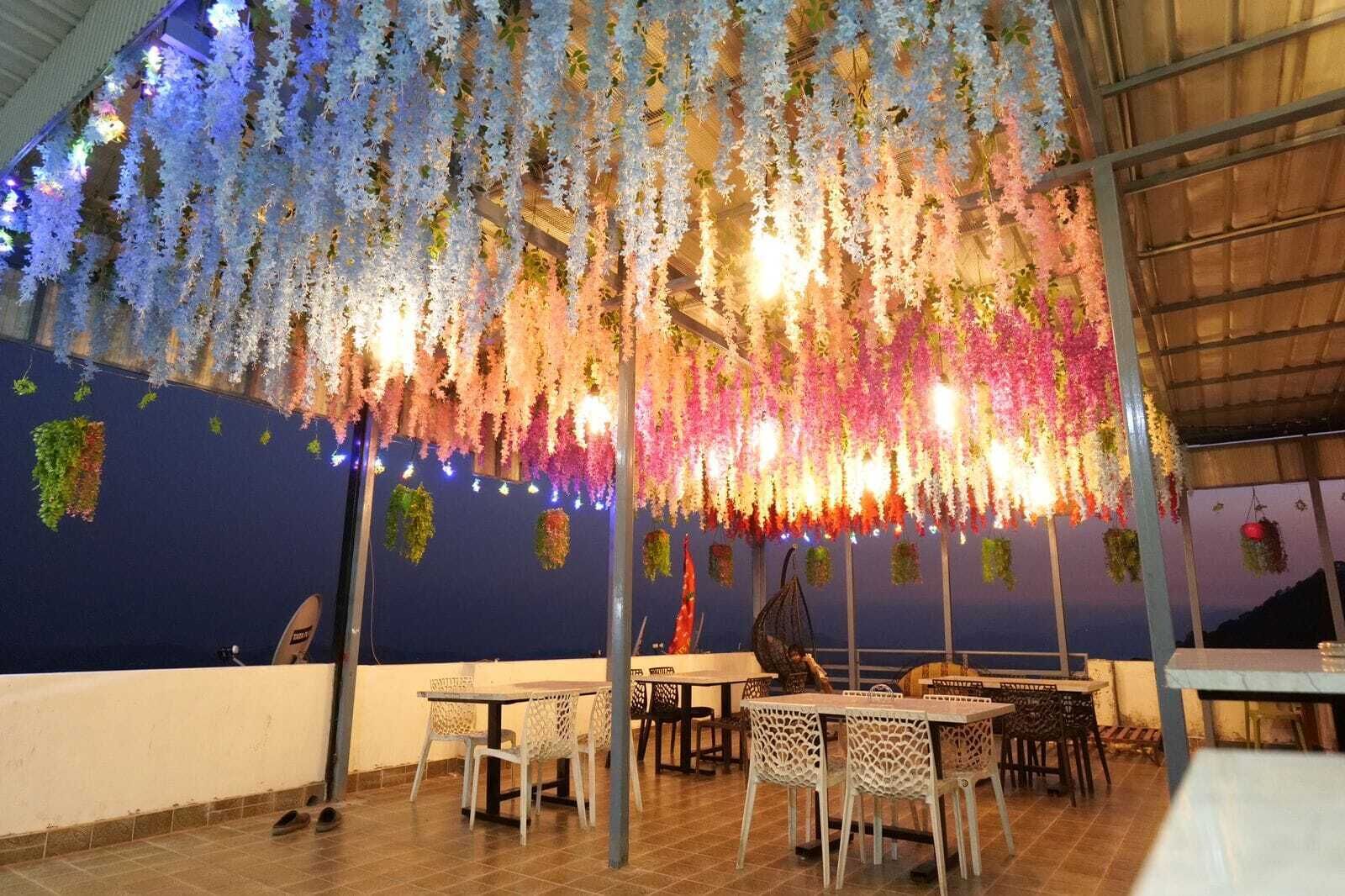 객실 내 식사 공간