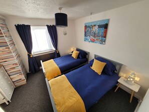 2 slaapkamers, een strijkplank/strijkijzer, gratis wifi, beddengoed