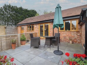 Cottage | Outdoor dining - The Old Piggery (Worcester)