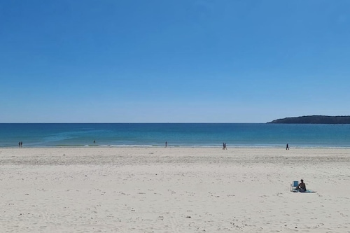 Charming En-suite Bedroom With Patio in St Aubin