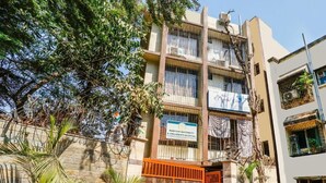 A multi-story building with a sign for Mariyan Maternity & Children's Hospital. - Hotel Crystal Inn (Mumbai)