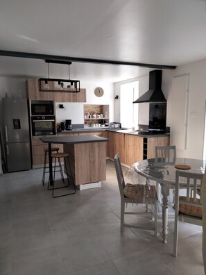 雪櫃、微波爐、焗爐、爐具