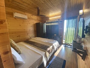 ميني بار ومكواة/لوح كي وواي فاي مجانًا