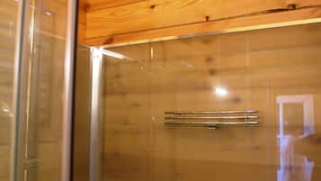 淋浴设施、免费洗浴用品、拖鞋、毛巾