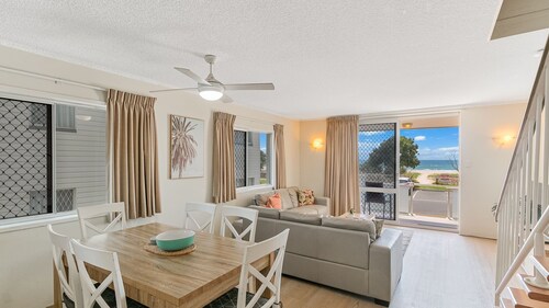 Longbeach 6 - Beachfront Bilinga - Min. 3 night stays!