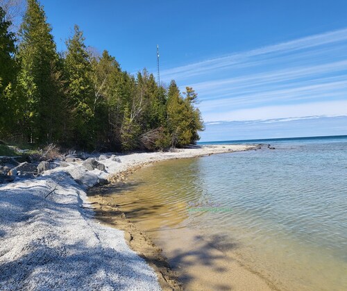 A private ranch home on Lake Michigan with stunning sunrise views.