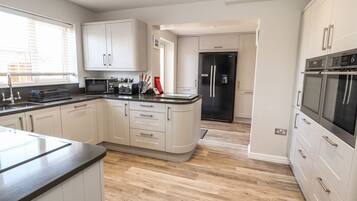 Casa de campo | Cozinha privada | Geladeira, lava-louças, chaleira elétrica, torradeira